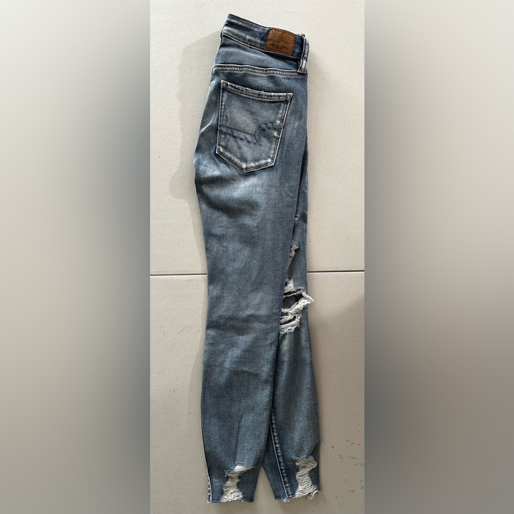 American Eagle Outfitters Distressed Blue Jeans